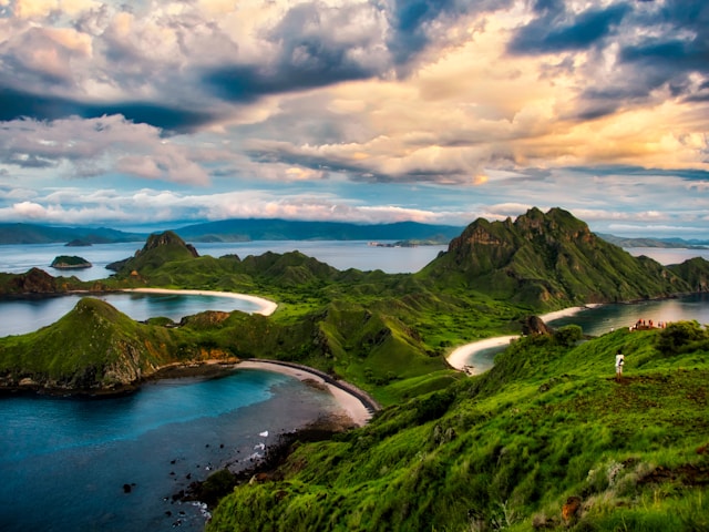 Komodo Phinisi Boat Experience – Sail Through Indonesia’s Most Iconic Seascape